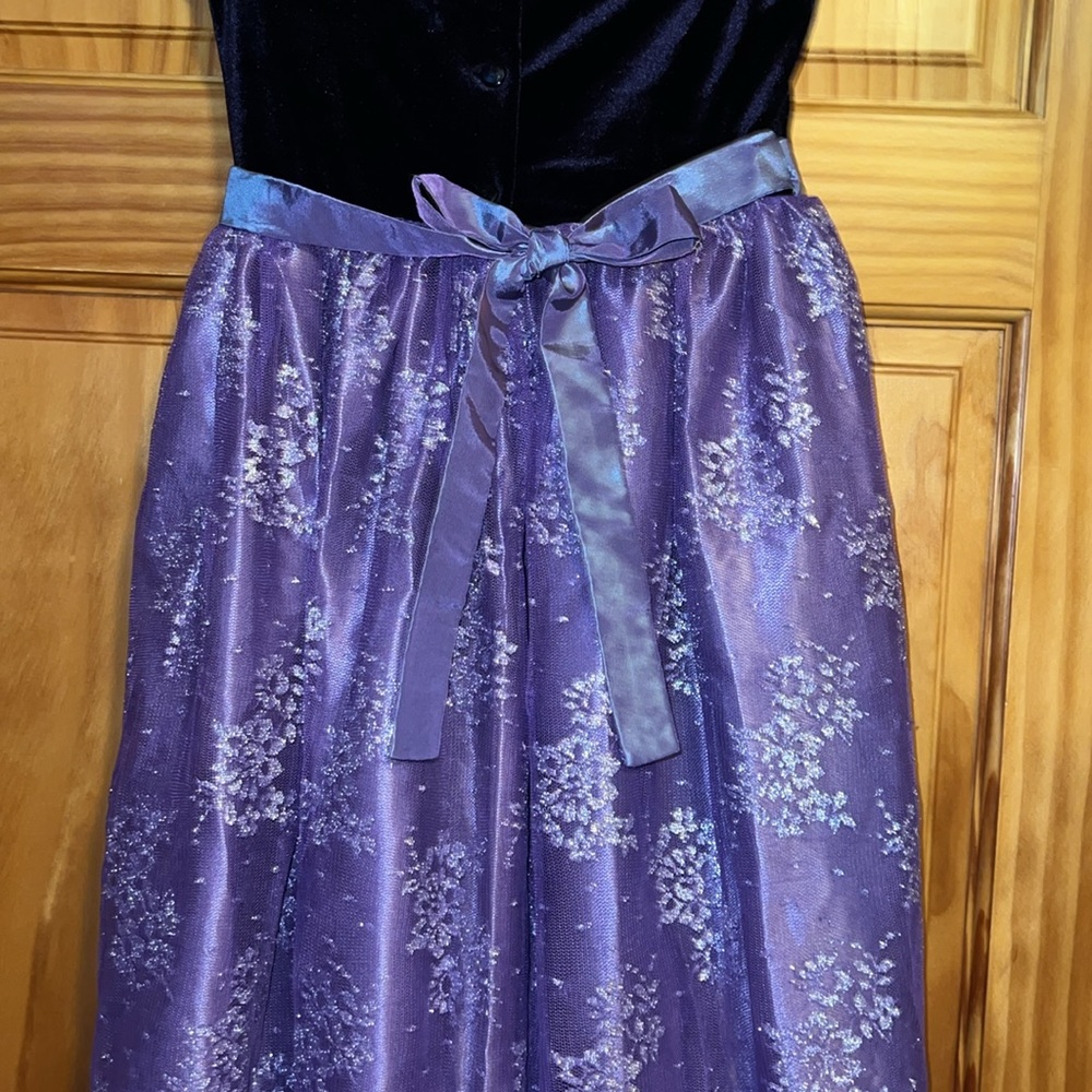 Girls formal velvet and lace pink dress, Size 8 - Picture 10 of 15